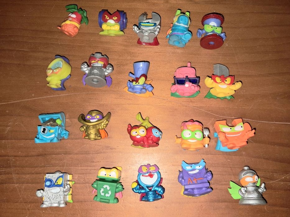 60 bonecos Super Things