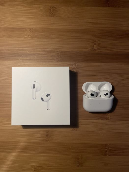 AirPods 3 z casem ładującym MagSafe - stan prawie nowy