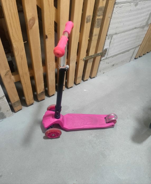 Hulajnoga trójkołowa balansowa