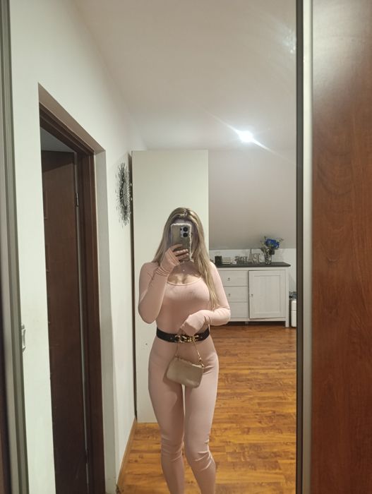 Kombinezon podkreślający okrągły dekolt sexy dopasowany s m kobiecy