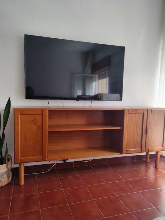 Aparador de TV , sala ou sala de jantar em pinho mel