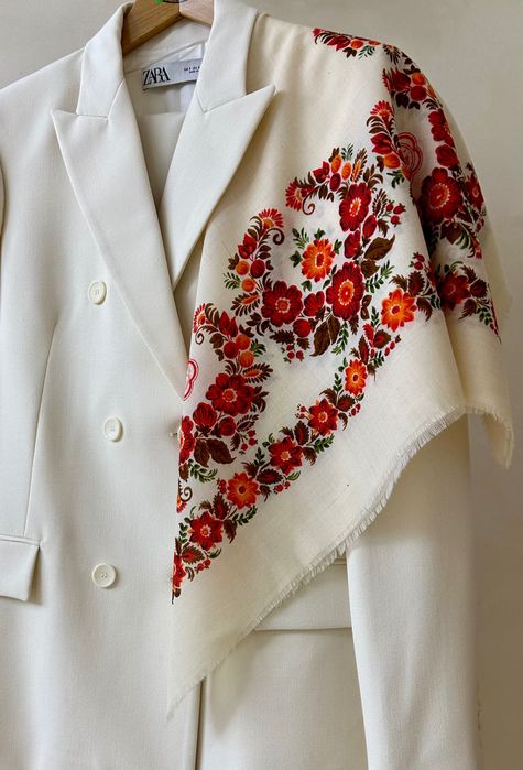 Українська хустка біла в квіти з вовни платок шерстяной в цветы шерсть