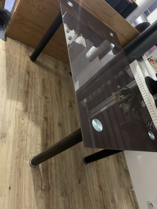 Szklany stół czarny