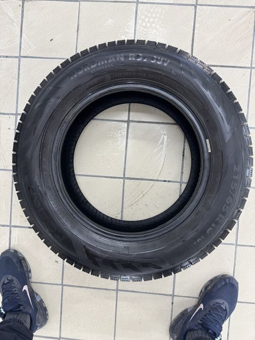 Резина зимова Nokian Tyres r16 215/65