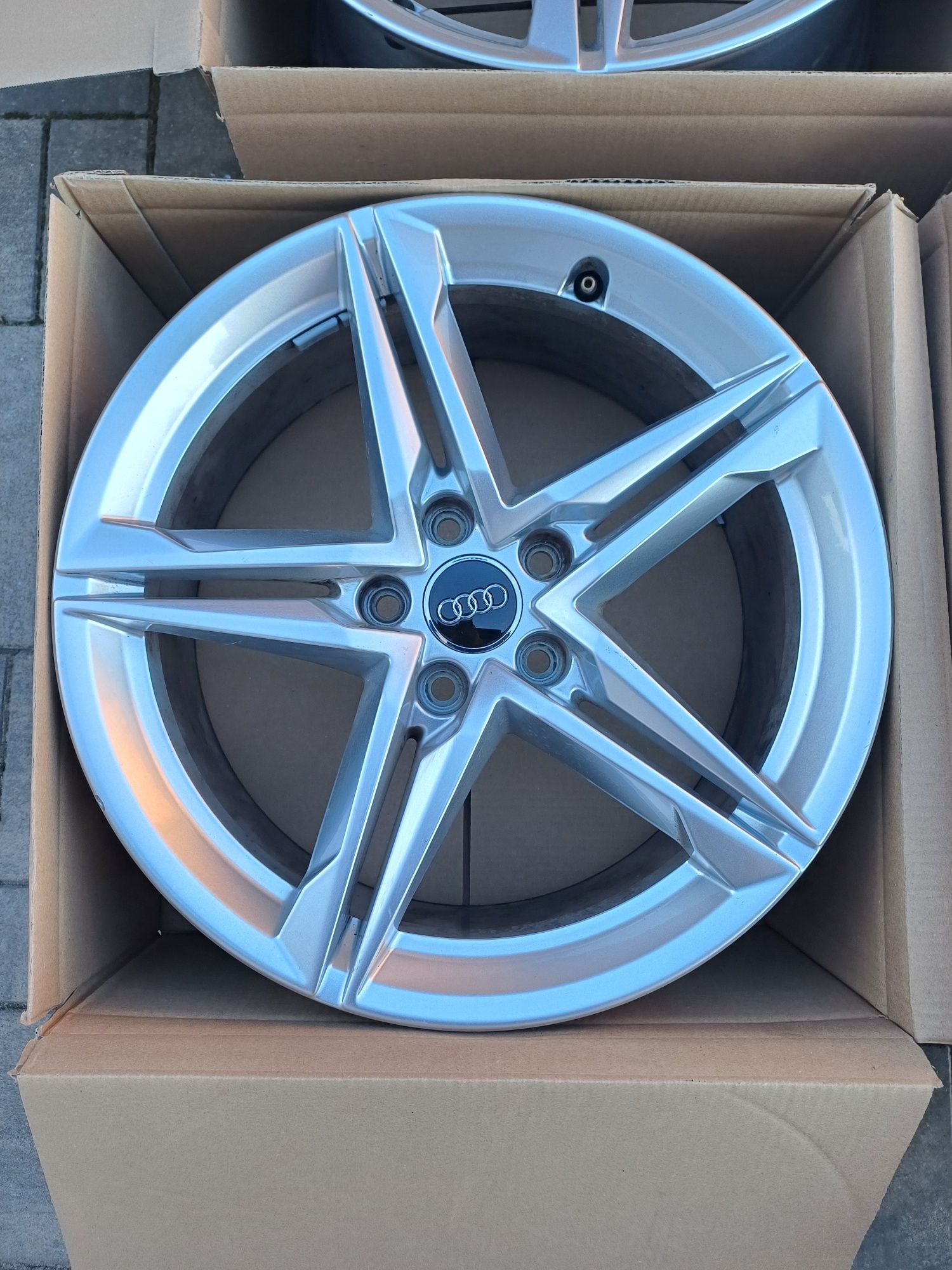 Felgi Audi A4 B9 8W0-HM