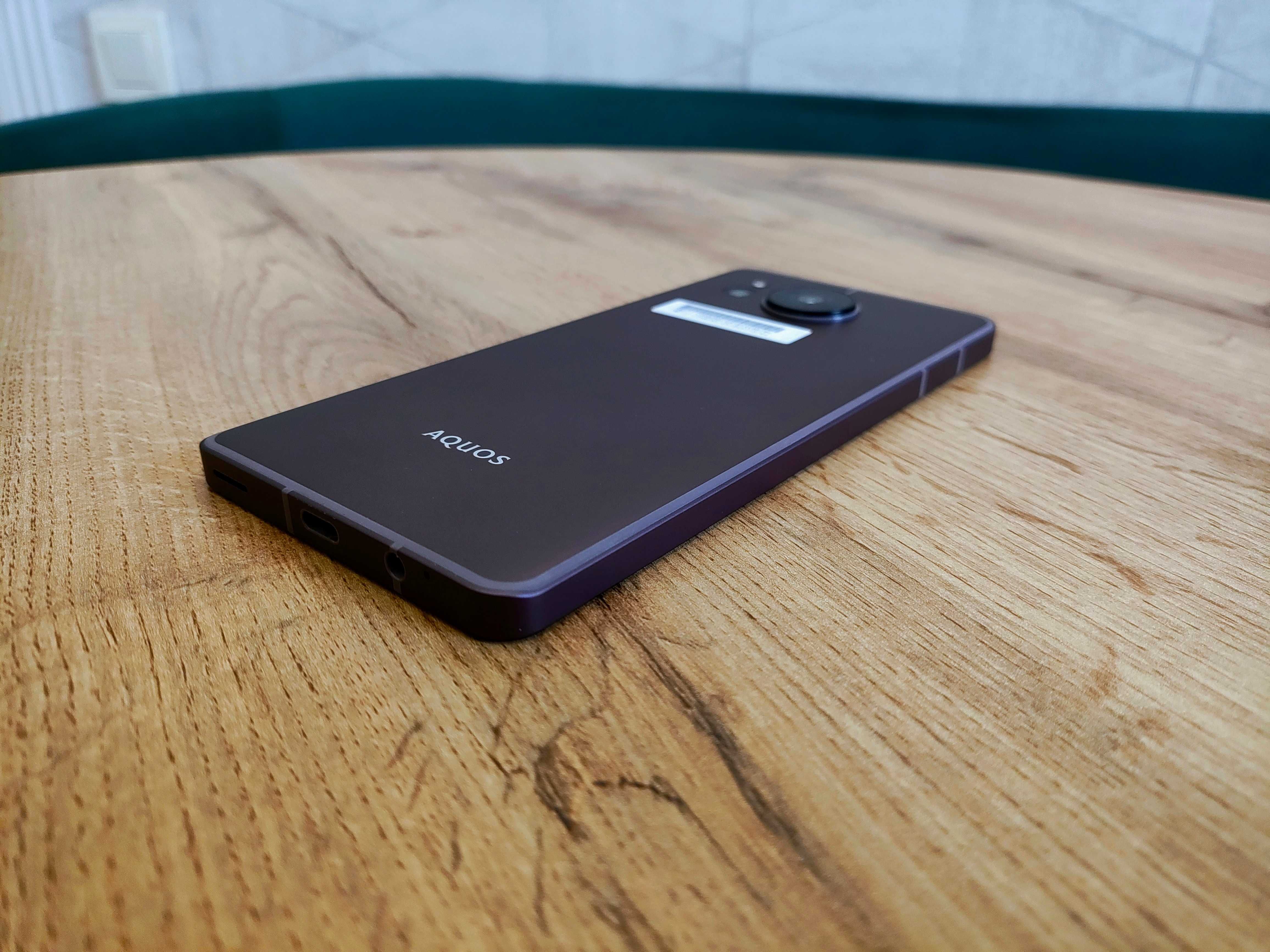 Протиударний смартфон Sharp A208SH (2sim,5050ma,6.4" 240гц,IP68,6\128)