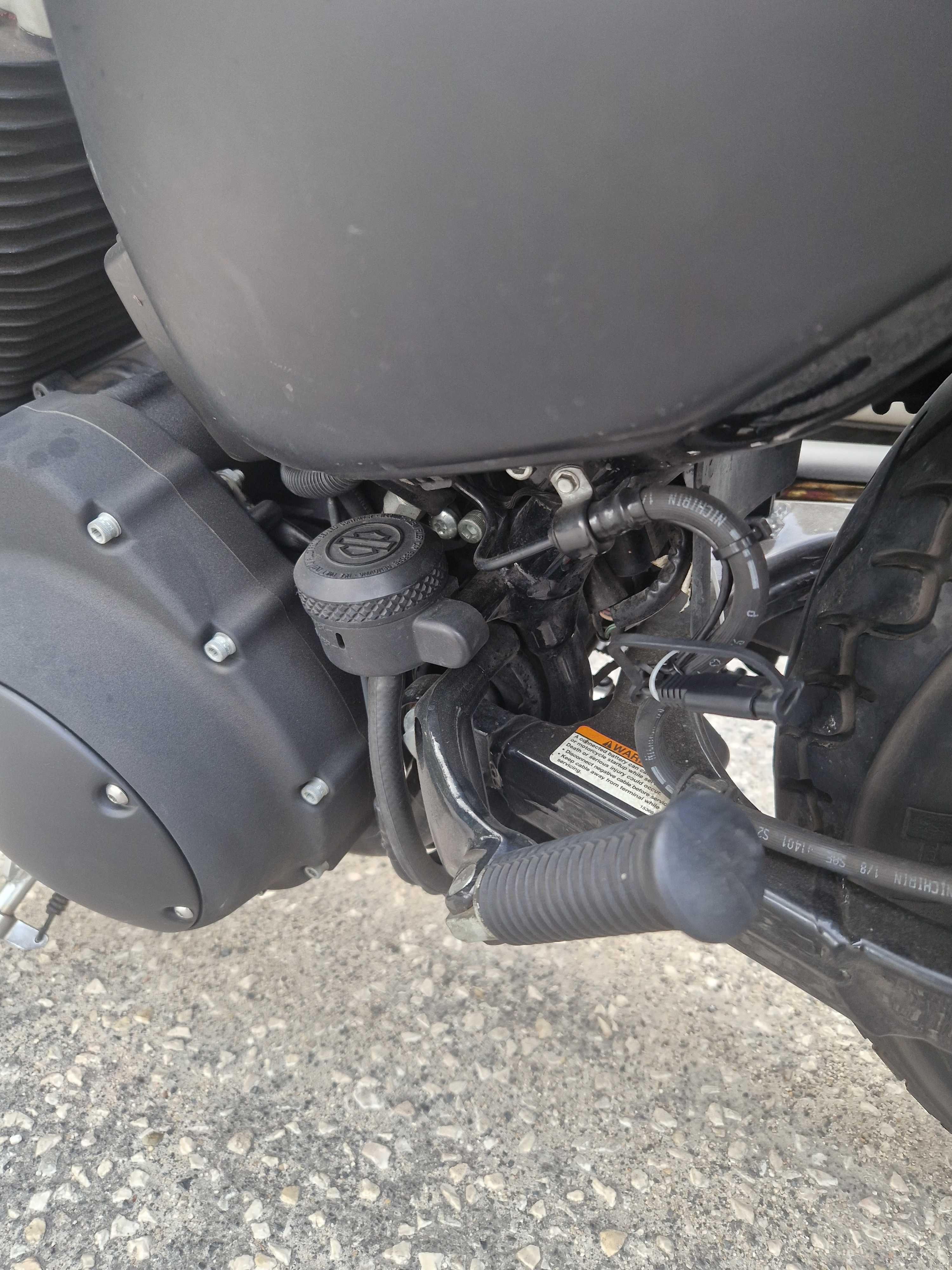 Harley Davidson Sportster XL 883N IRON