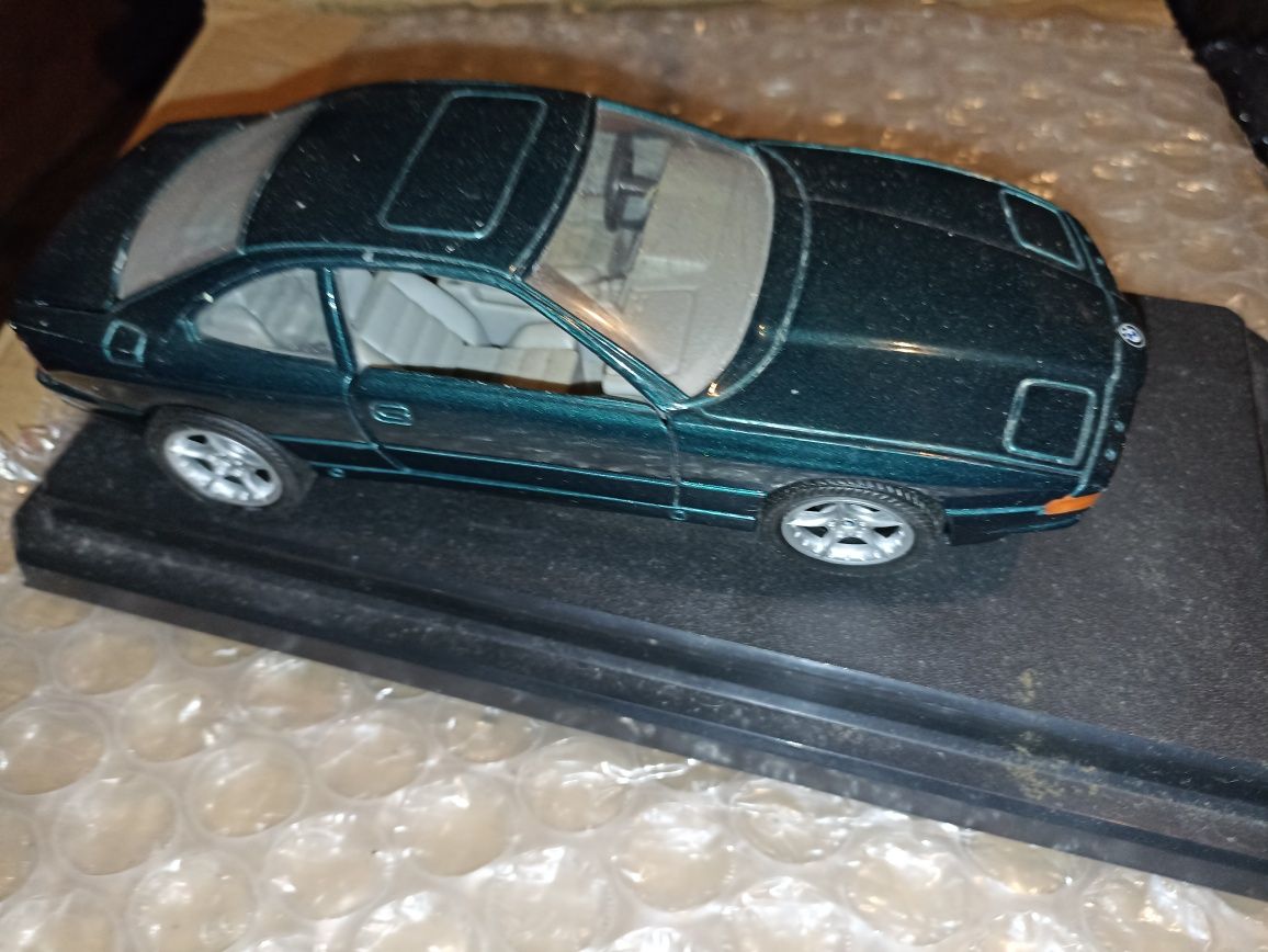 Stary vintage Model BMW 850i skala 1:24