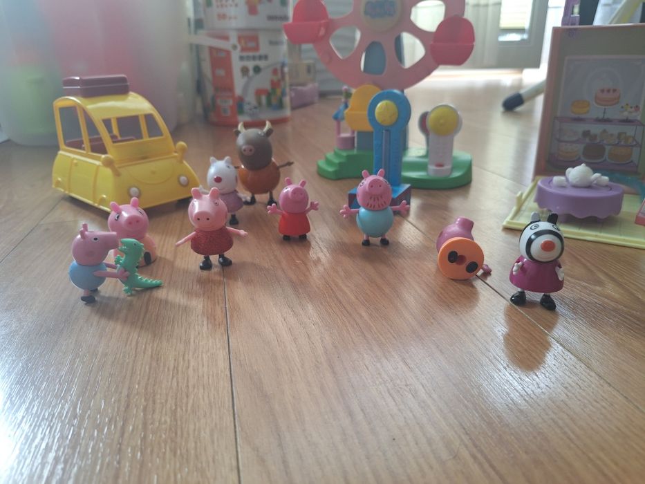 Swinka peppa zabawki karuzela kawiarnia samochód
