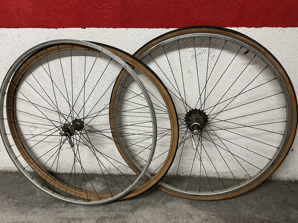 Bicicleta ciclismo vintage Sangal com equipamento Suntour japonês