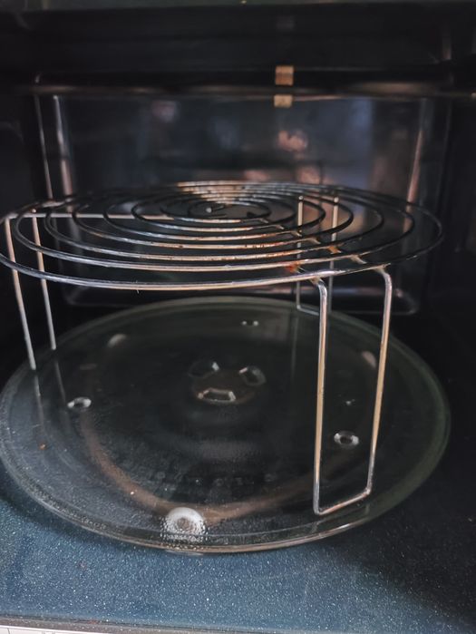 Микроволновая печь с грилем