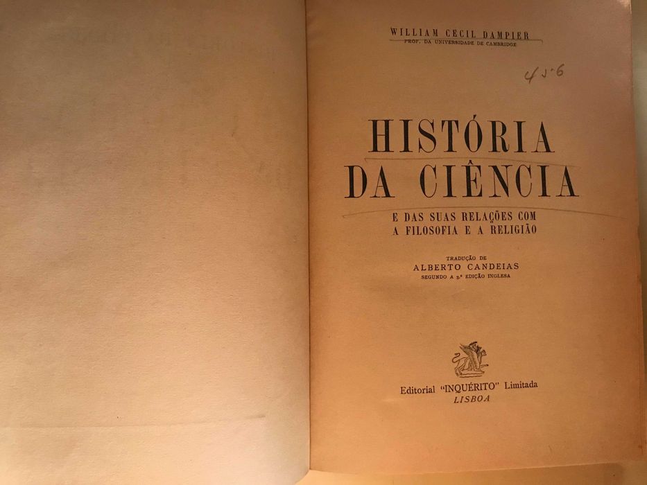 Livro antigo encadernado - História da Ciência