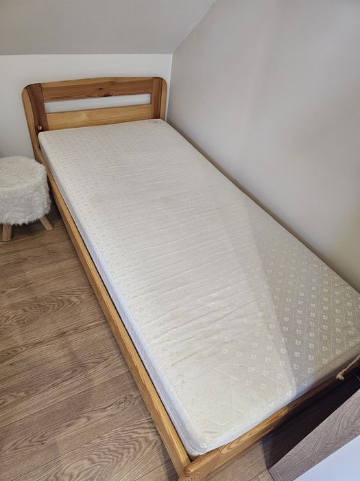 Łóżko sosnowe z materacem sprężynowym 90*200 cm