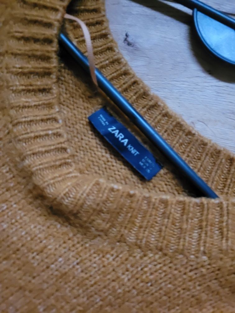 Gruby musztardowy sweter oversize pompony alpaka Zara