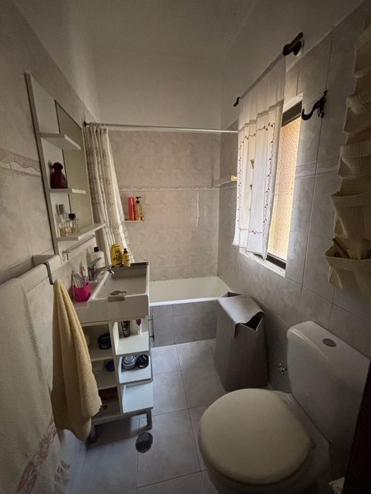 Quarto para arrendar em Algés