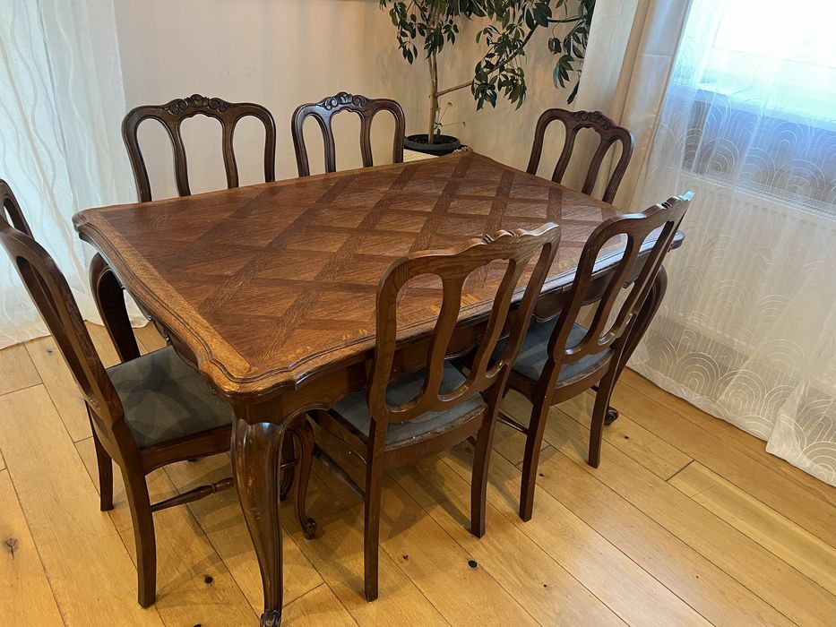 Krzesła , stół , witryna ludwik antyk