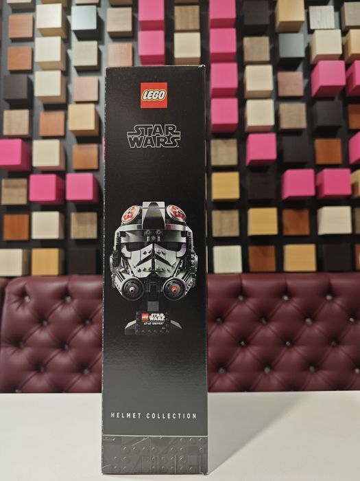 Конструктор LEGO Star Wars 75429 Шолом пілота AT-AT (730 Деталей)