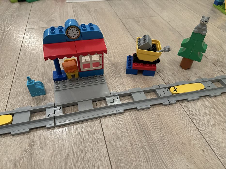 Zestawy Lego Duplo pociąg tory wóz strażacki stajnia i inne
