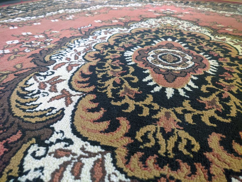 Piękny bordowy dywan duży