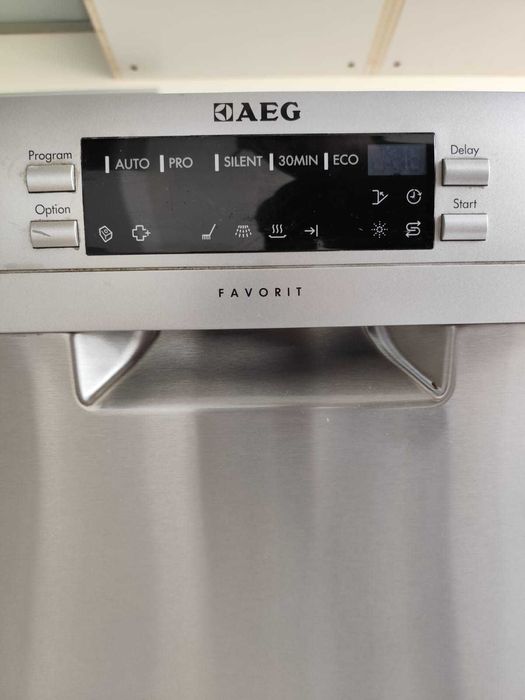 Máquina de Lavar Loiça AEG ProClean XXL – Excelente Estado