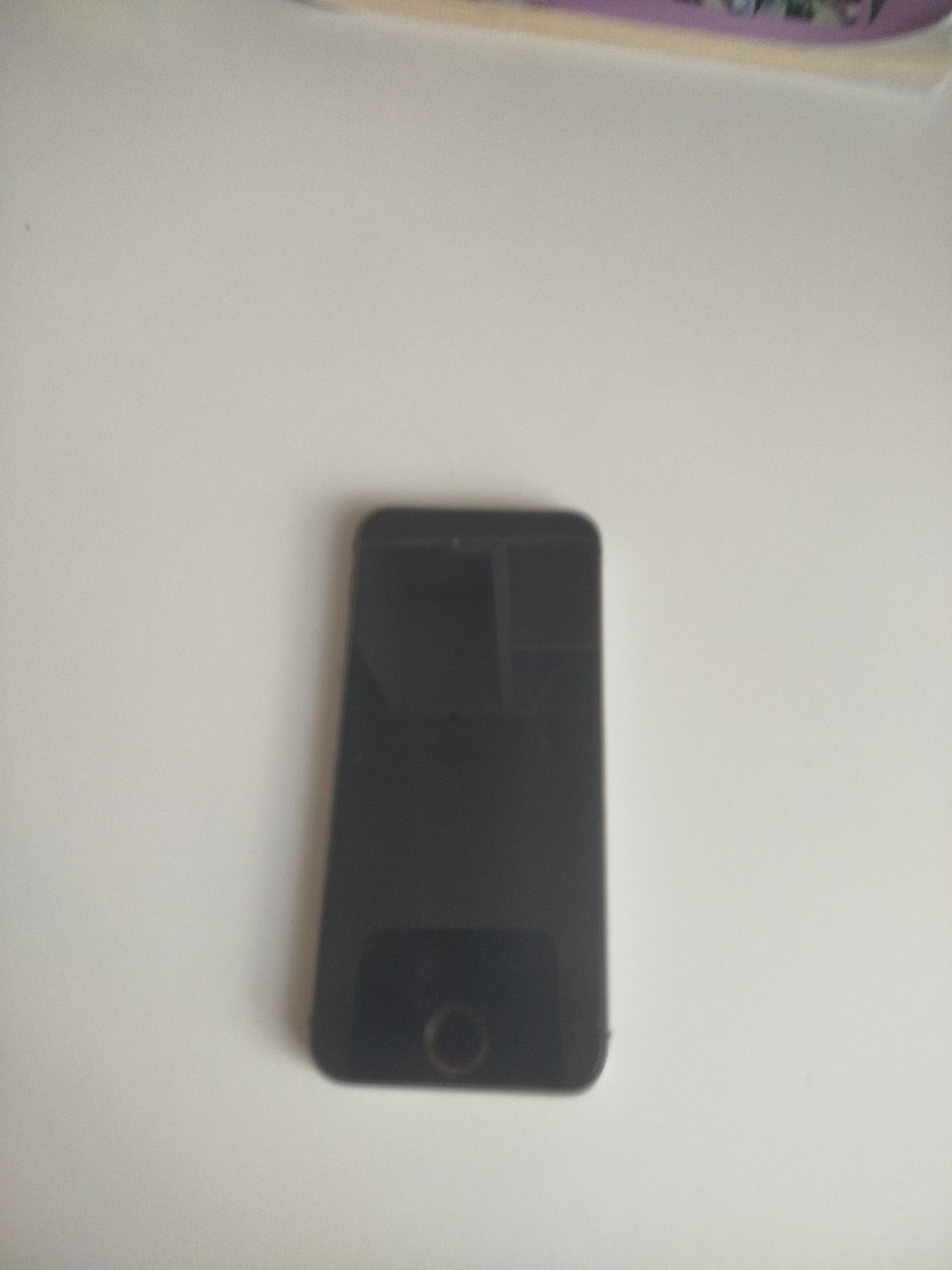 Продаю iPhone SE  (16 ГБ)

Стан: дуже хороший, все працює,