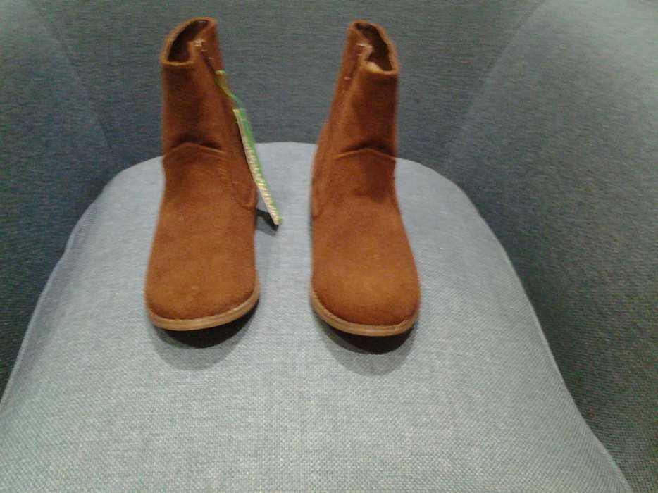 Botas de camurça da BENETTON NOVAS