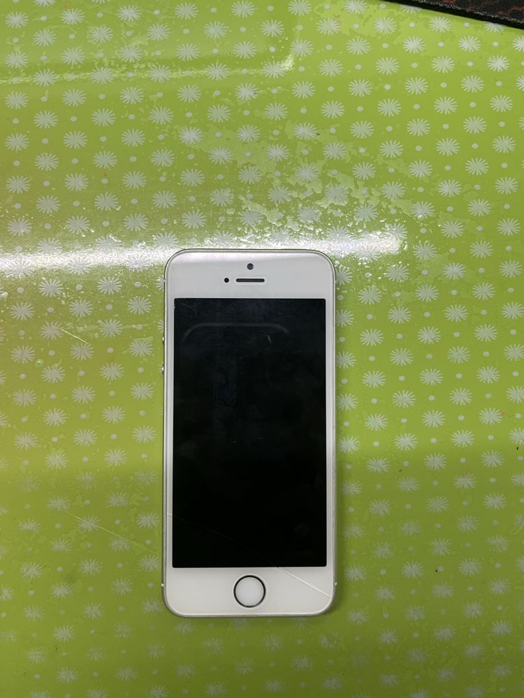 Телефон iPhone 5S 16Гб Silver