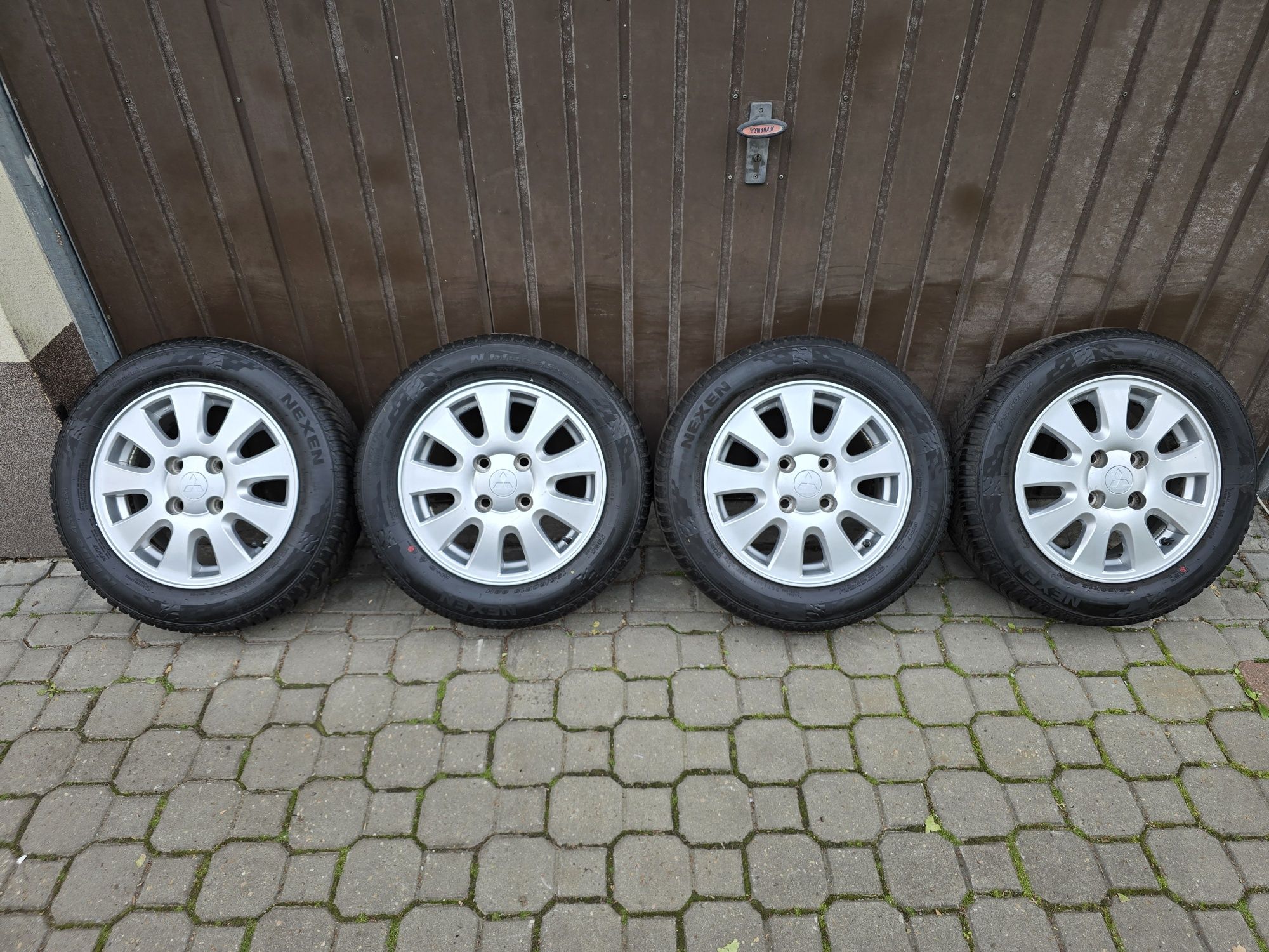 Felgi z oponami 195/60R15 Mitsubishi Carisma 4x114,3 Lancer Galant Spa