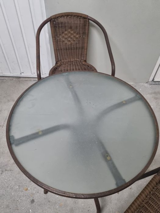 Mesa com duas cadeiras