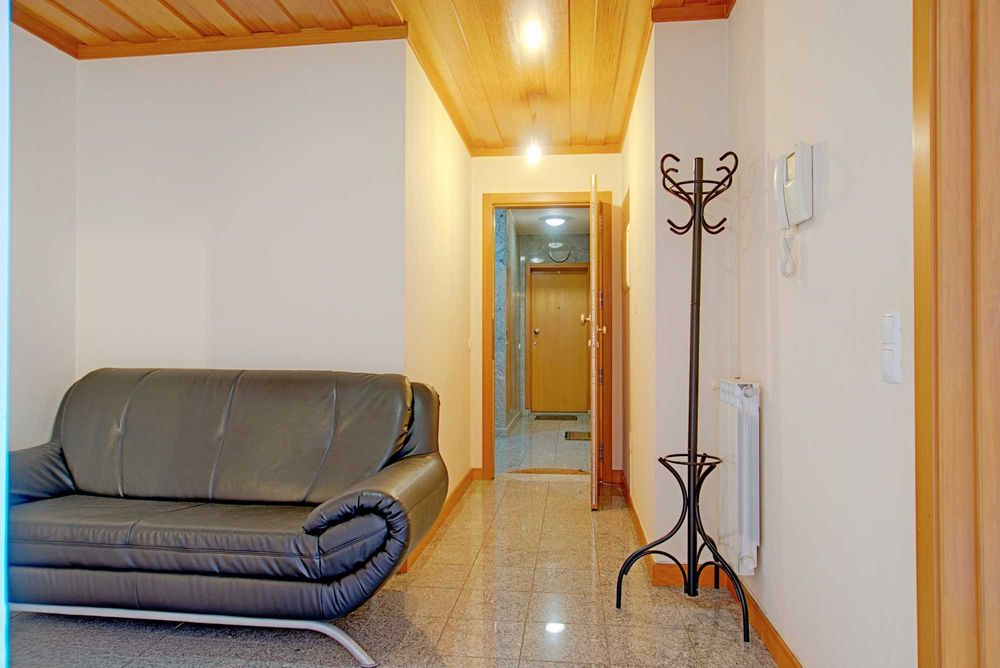 Alugo quarto em apartamento moderno junto ao Glicínias