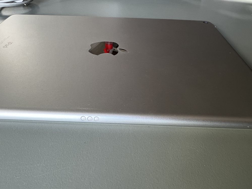 Apple iPad Air 10.5” 3a Geração 2019 com 256GB