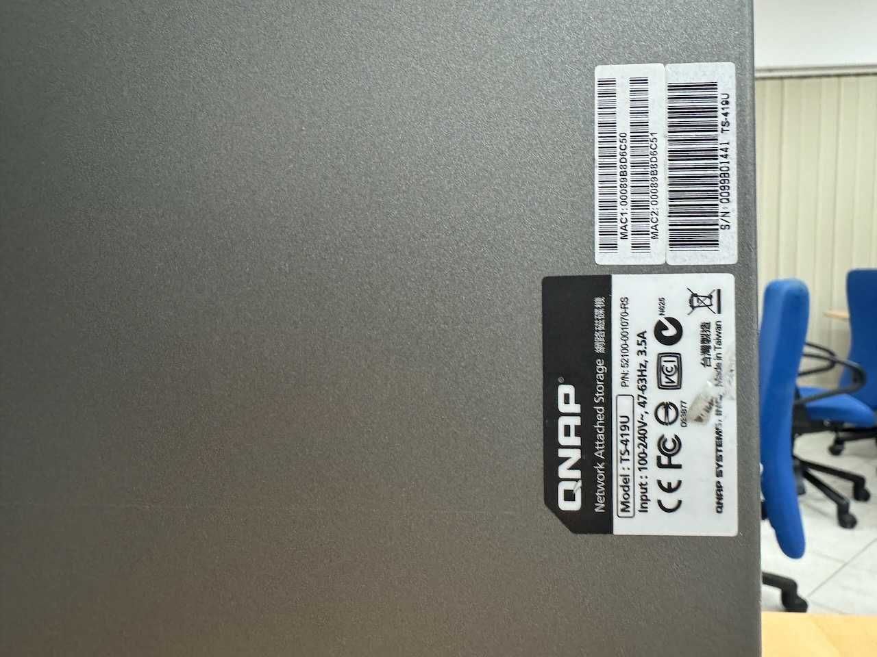 QNAP TS-419U + acessórios Rack + disco 750GB