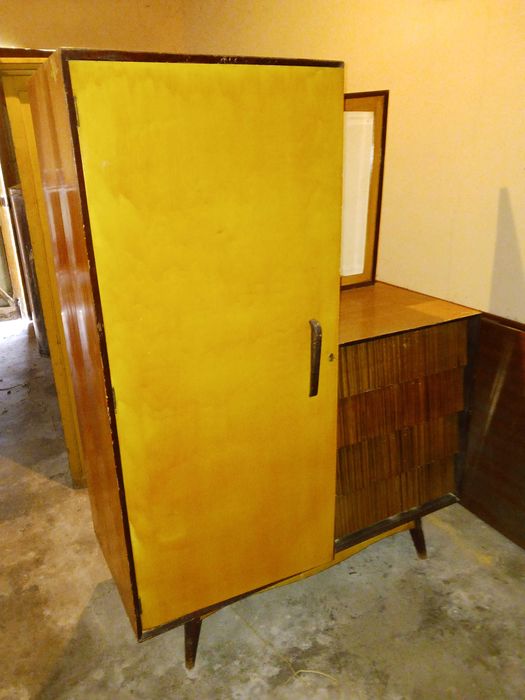 Móveis de quarto solteiro vintage verniz amarelo