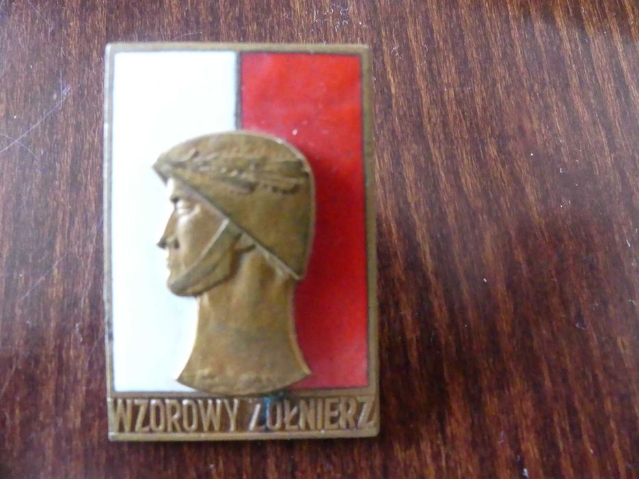WZOROWY ŻOŁNIERZ - metalowy znaczek (przypinka) - PRL