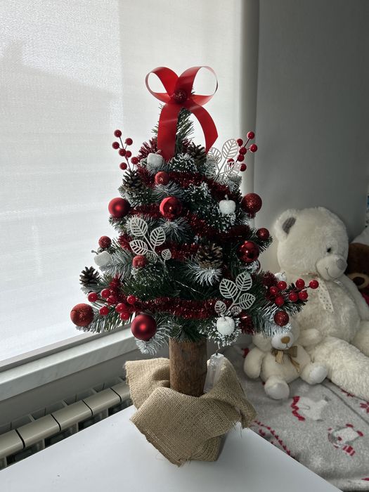 Choinka na pniu 70 cm z DEKORACJĄ i ozdobami - ubrana [producent]