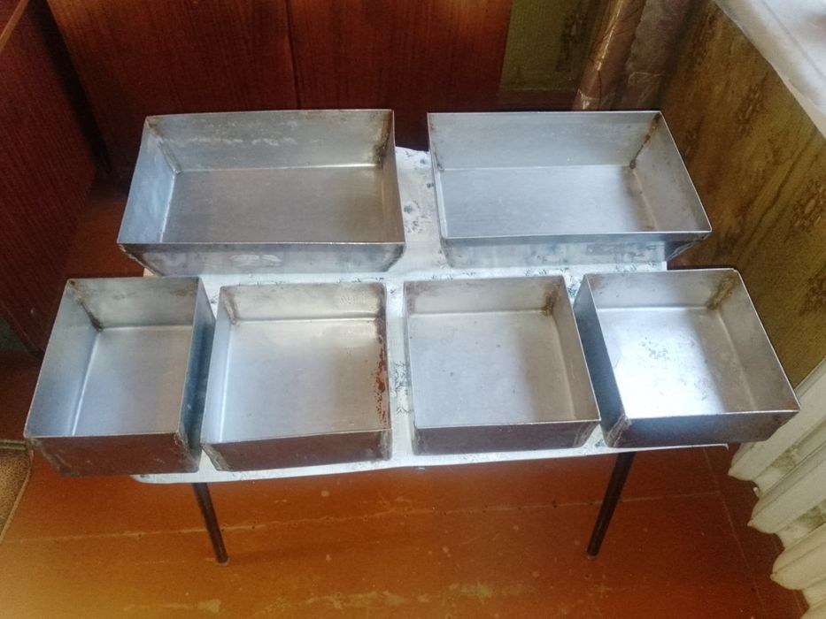 Продаються судочки для розсади з нержавіючої сталі.
