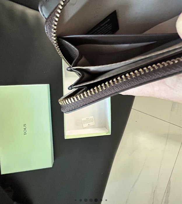 Tous portfel zlote logo pudelko