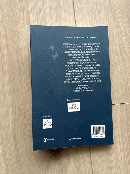 „Dziewczynka zza zasłony” Stella Veritas-Amare