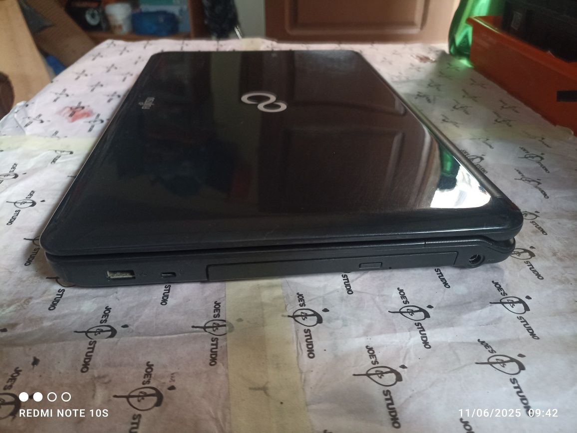 Fujitsu  Lifebook AH530 Pro
