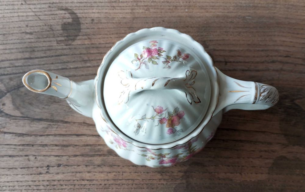 Antigo bule em faiança de Sacavém