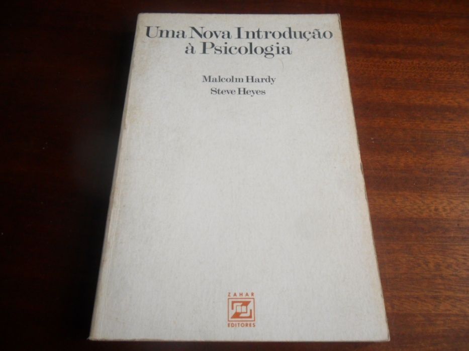 "Uma Nova Introdução à Psicologia" de Malcolm Hardy e Steve Heyes