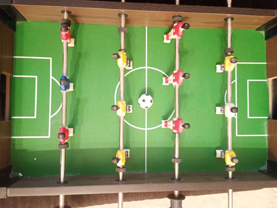 Mini piłkarzyki gra