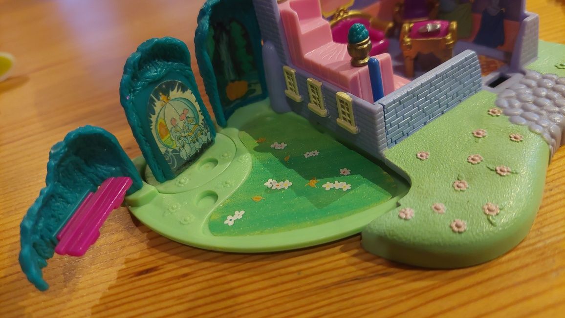 Polly Pocket Cinderella Stepmother's House - 1995 with two original do