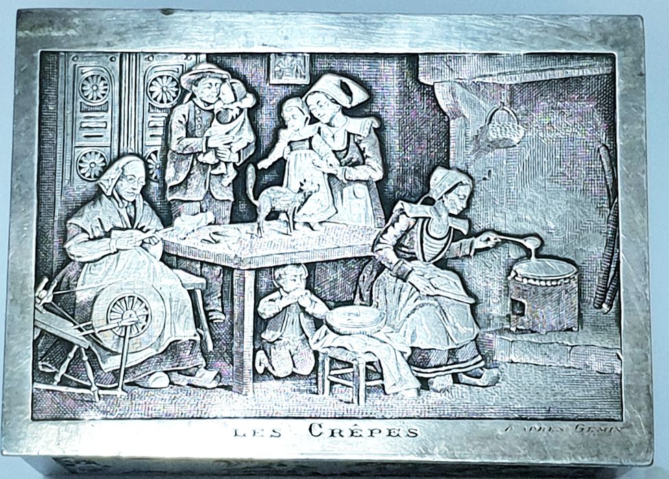 Lindissima antiga caixa francesa com gravura em banho de prata