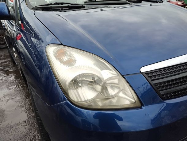 Toyota Corolla Verso 2.0 D4D 2002r.Lampa przednia prawa.