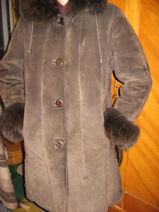 Дубленка женская с искусственным мехом.