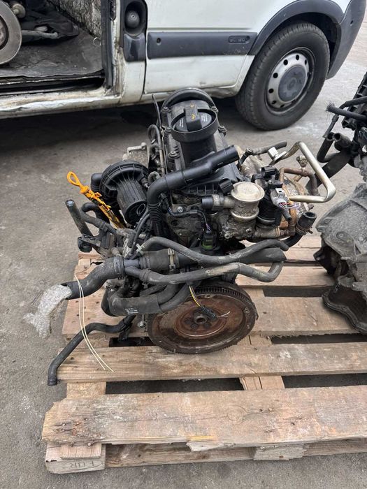 Двигатель Vw Touran 1.6 BSF 8V Двигун Caddy BGU Мотор Jetta Запчасти