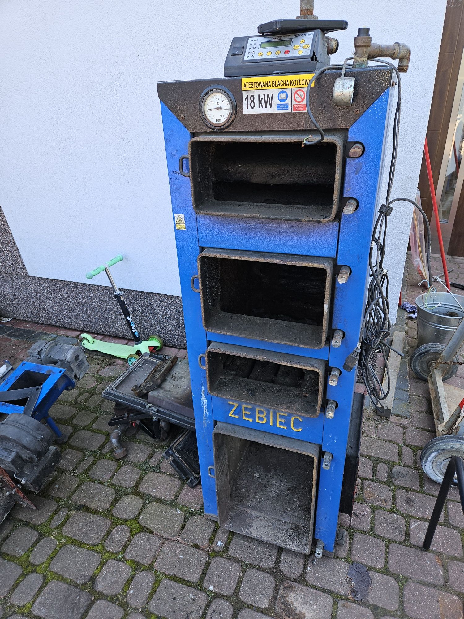 Piec z podajnikiem