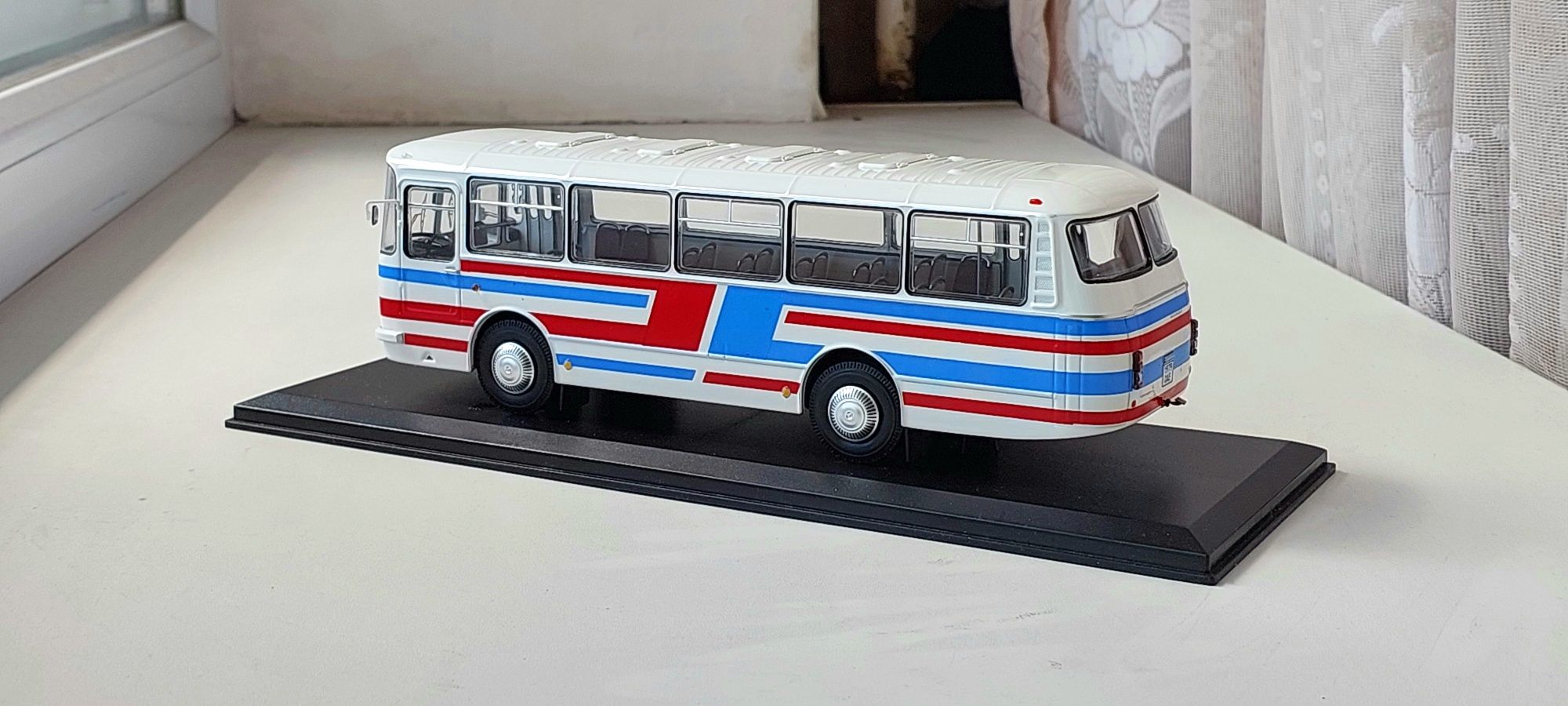 Модель Лаз-695Н,(1:43),Classicbus.