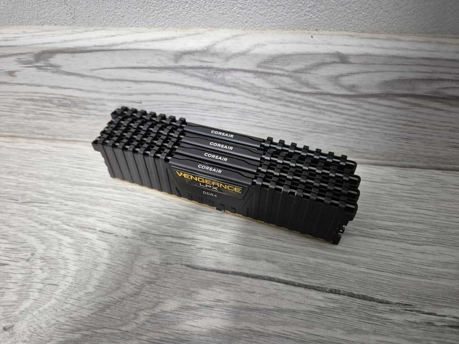 пам'ять DDR4 16-32GB (4x8) 4000MHz CL19 Corsair Vengeance LPX. TradeIN